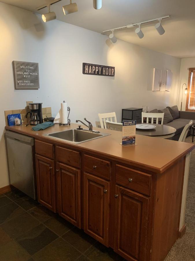 סנואושו Highland House 207 Slopeside, Village Area, Ski In Out מראה חיצוני תמונה